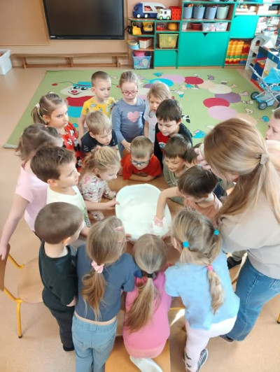 grafika do wpisu: Każdej porze roku dotrzymuję kroku