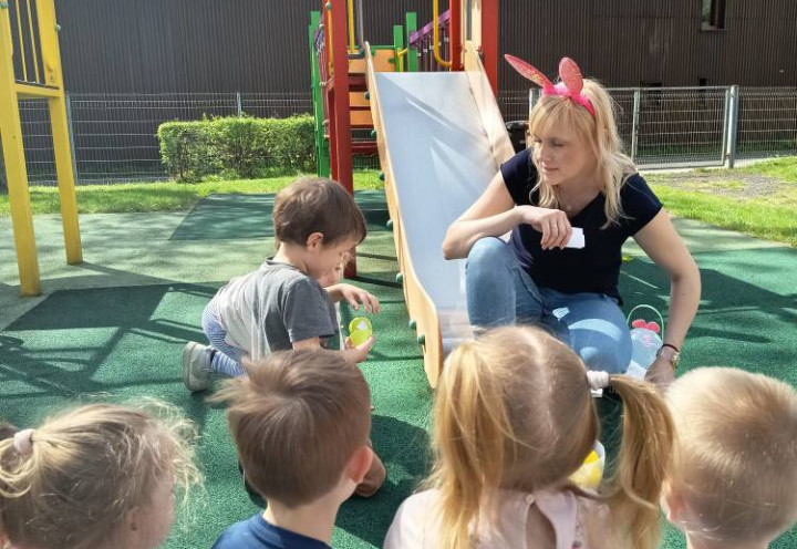 Szukanie zajączka wielkanocnego u "Misiów"