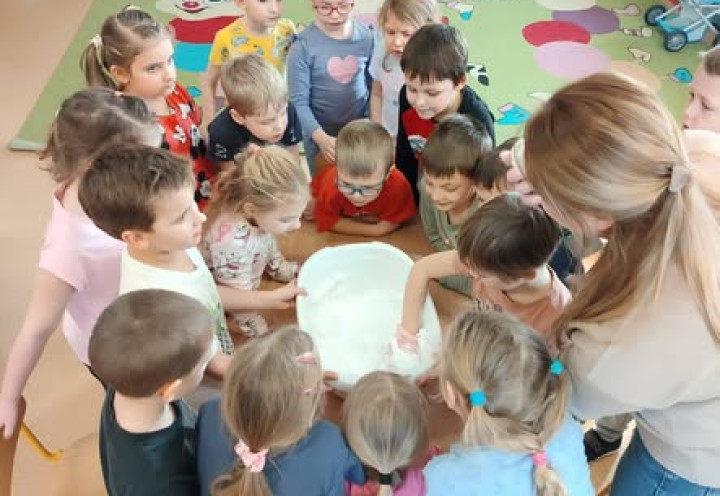 Styczeń pełen zimowej kreatywności!  - innowacja pedagogiczne ciąg dalszy